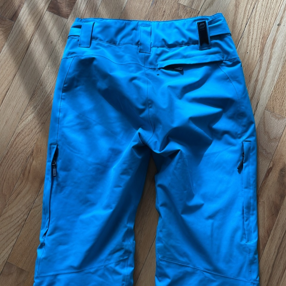 ORAGE turquoise snow pants show wear at ankles from skiing extra small
